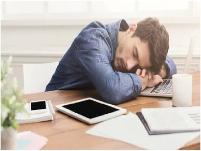 Bengaluru based Startup announcement of afternoon Nap goes crazy in twitter Startup: பணி நேரத்தில் 30 நிமிடம் தூங்கலாம்.. ஸ்டார்ட் அப் நிறுவனத்தின் அதிரடி அறிவிப்பு !