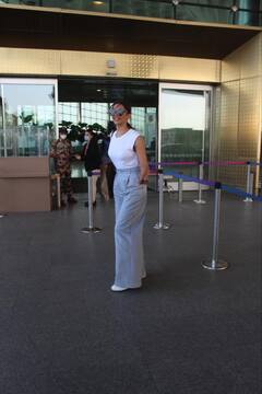 Airport 'ਤੇ Deepika Padukone ਦਾ ਕੈਜ਼ੂਅਲ ਲੁੱਕ ਵਾਇਰਲ, ਸਮਾਈਲ ਨੇ ਫੈਨਜ਼ ਨੂੰ ਬਣਾਇਆ ਦੀਵਾਨਾ