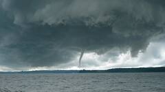 Cyclone alert: ১৮টি জেলায় ঘূর্ণিঝড়ের সতর্কতা জারি আবহাওয়া দফতরের