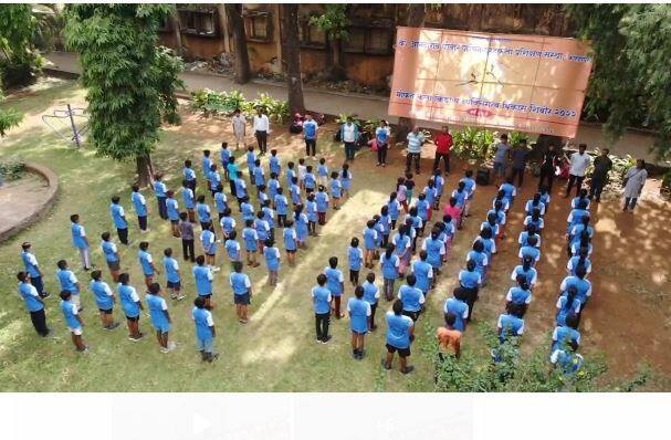 त्यानिमित्ताने कोल्हापूरकरांकडून शाहूराजांना अनोखी आदरांजली वाहिली.