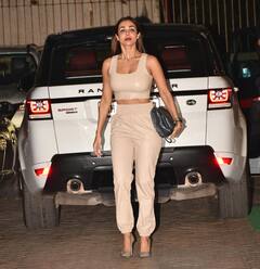 Karisma Kapoor Dinner Party : करिश्मा कपूर की डिनर पार्टी में छाया करिश्मा-मलाइका का स्टाइलिश लुक, तस्वीरें वायरल