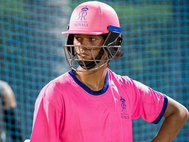 यशस्वी जायसवाल को राजस्थान रॉयल्स ने 4 करोड़ में रिटेन किया था लेकिन इस खिलाड़ी को अब तक महज 3 मैचों में मौका दिया गया है. ऐसा इसलिए क्योंकि सीजन के शुरुआती तीनों मैचों में यह सलामी बल्लेबाज 8.33 की बल्लेबाजी औसत से केवल 25 रन बना पाया था.