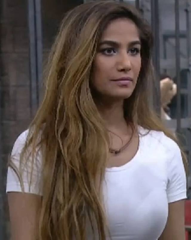 रिपोर्टनुसार, पूनम पांडेनं लॉक-अप या शोसाठी तीन लाख रूपये मानधन घेते होते.(photo:poonampandeyreal/ig)