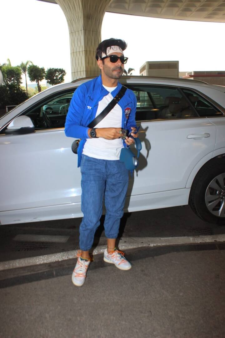 फिल्म अभिनेता अपारशक्ति खुराना को भी मुंबई एयरपोर्ट पर स्पॉट किया गया.