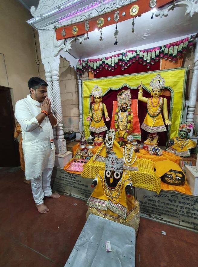 पंढरपुरातून विठ्ठलाचे दर्शन घेत या यात्रेला त्यांनी सुरुवात केली.