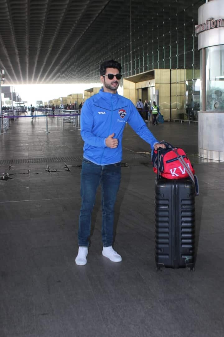 करण वाही को अक्सर मुंबई में फुटबॉल मैच खेलते हुए स्पॉट किया गया है. करण भी Celebrity Football Cup 2022 में हिस्सा लेने दुबई रवाना हुए हैं.