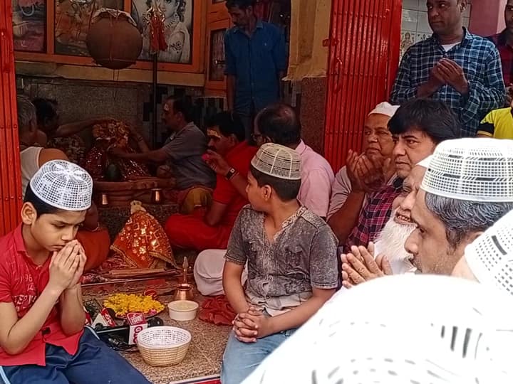Rajasthan News Hindu and Muslim Community prayed for peace in Temple in Jodhpur ann Jodhpur Curfew: हिंदू-मुस्लिम समुदाय के लोगों ने पेश की एकता की मिसाल, मंदिर में अमन-शांति के लिए की प्रार्थना