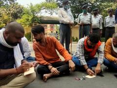 BHU Controversy: नहीं थम रहा इफ्तार पार्टी का विवाद, छात्रों ने VC ऑफिस के सामने खून से लिखा पत्र, कराया मुंडन