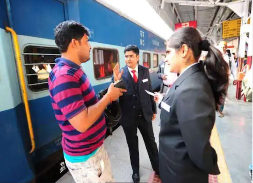 Indian Railway Jobs: পরীক্ষা ছাড়াই রেলে চাকরি, দশম শ্রেণি উত্তীর্ণ হলেই করা যাবে আবেদন