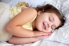 Bedwetting Habit in Kids: आपके बच्चे को भी है बिस्तर गीला करने की आदत, तो जरूर करें ये उपाय