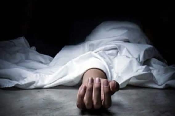 Noida News: नोएडा में 'सुपरमैन' बनकर उड़ने की वीडियो बना रहा था बच्चा, गले में बंधा दुपट्टा कसने से हुई मौत Noida News: नोएडा में 'सुपरमैन' बनकर उड़ने की वीडियो बना रहा था बच्चा, गले में बंधा दुपट्टा कसने से हुई मौत