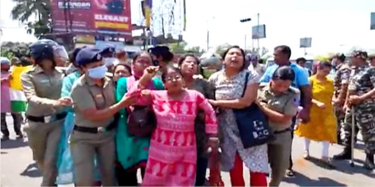 Darjeeling: North Bengal 2014 TET pass outs agitation seeking jobs, movement obstructed by police Darjeeling: চাকরি চেয়ে রাস্তায় উত্তরবঙ্গের ২০১৪-র টেট উত্তীর্ণরা, আন্দোলনে বাধা পুলিশের