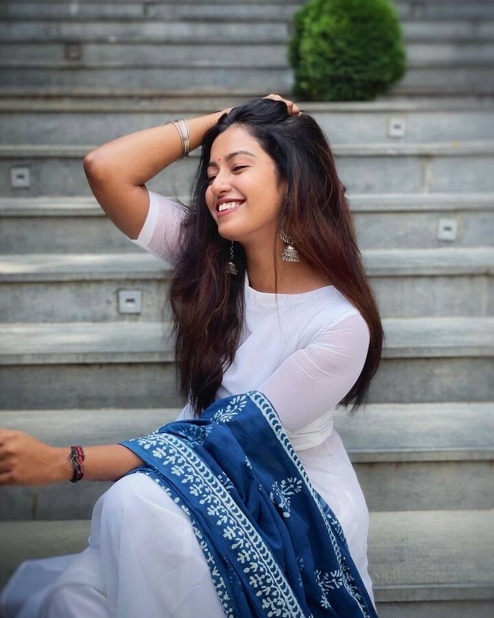 உன்னுடைய கோலம் காண கோவில் நீங்கும் சாமியே மண்ணளந்த பாதம் காண சோலையாகும் பூமியே