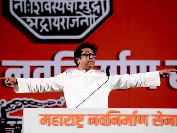 बृजभूषण सिंह ने कहा कि राम मंदिर आंदोलन में ठाकरे परिवार की कोई भूमिका नहीं थी. मैंने योगी से निवेदन किया है कि जब तक वो माफी नहीं मांगते, तब तक योगी को भी उनसे नहीं मिलना चाहिए.