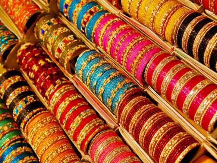 Spirituality: do you know benefits of wearing different color bangles, know in details Spirituality: పెళ్లైన మహిళలు గాజులు వేసుకోవడం లేదా, అయితే ఈ విషయాలు తెలుసుకోండి