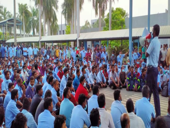 chennai ford maraimalai nagar employees on protest againt the company near chennai Ford : வாக்கு கொடுத்த ஃபோர்டு  நிறுவனம்..! தற்காலிகமாக போராட்டத்தைக் கைவிட்ட தொழிலாளர்கள்..!