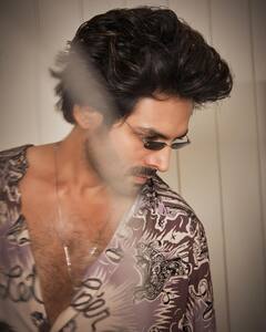 In Pics: बेहद हैंडसम लुक में नजर आए कार्तिक आर्यन, तस्वीरें देख धड़क उठेगा फीमेल फैंस का दिल!