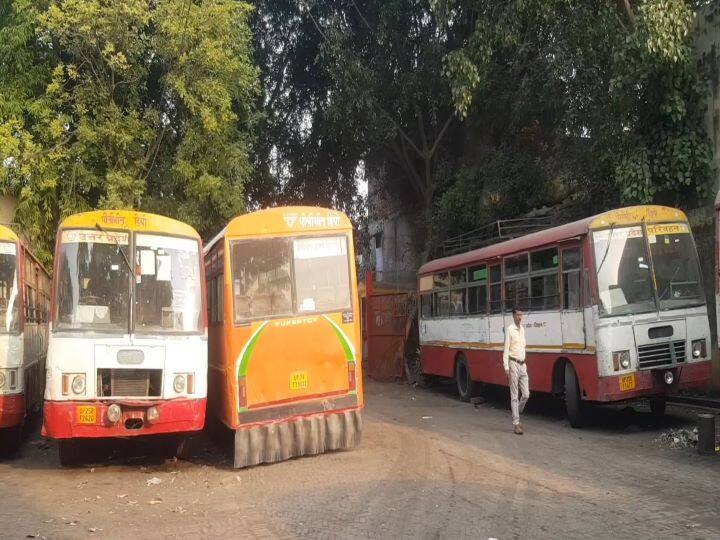 Pilibhit News: जर्जर बसों के भरोसे है यात्रियों की जिन्दगी, नियमों का उल्लंघन कर रहा परिवहन निगम Uttar Pradesh Pilibhit Transport Corporation is violating traffic rules, dilapidated buses being run on the roads ANN Pilibhit News: जर्जर बसों के भरोसे है यात्रियों की जिन्दगी, नियमों का उल्लंघन कर रहा परिवहन निगम