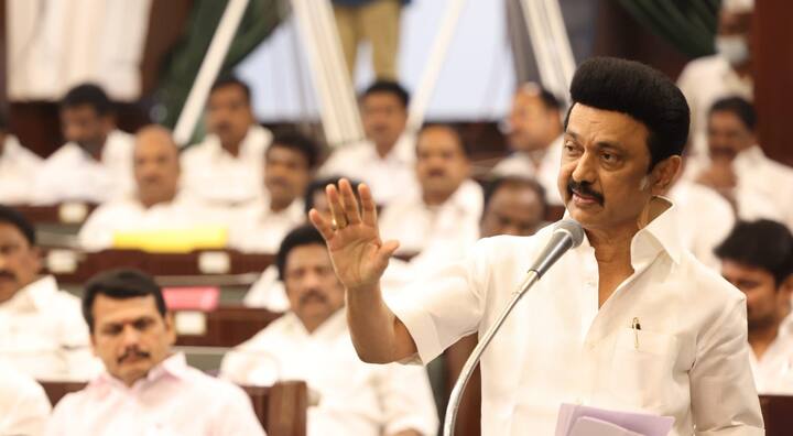 அரசு தொடக்கப்பள்ளி மாணவர்களுக்கு இனி காலை வேளைகளில் சிற்றுண்டி வழங்கப்படும் என்று முதலமைச்சர் மு.க.ஸ்டாலின் சட்டப்பேரவையில் அறிவித்துள்ளார்.
