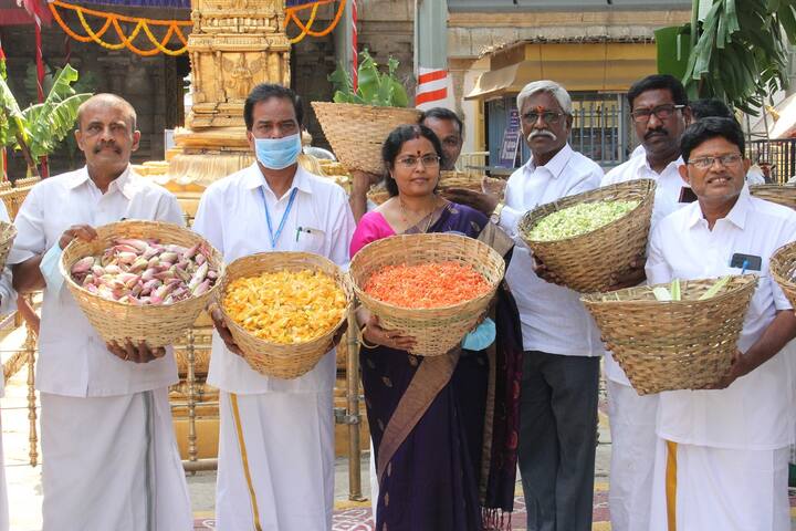 తమిళనాడు, కర్ణాటక, ఆంధ్రప్రదేశ్, తెలంగాణ రాష్ట్రాల నుంచి పుష్పాలు విరాళంగా అందాయి