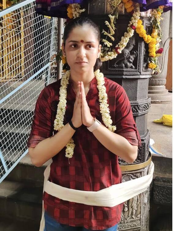 అప్పన్నను దర్శించుకున్న నైనా జైశ్వాల్‌