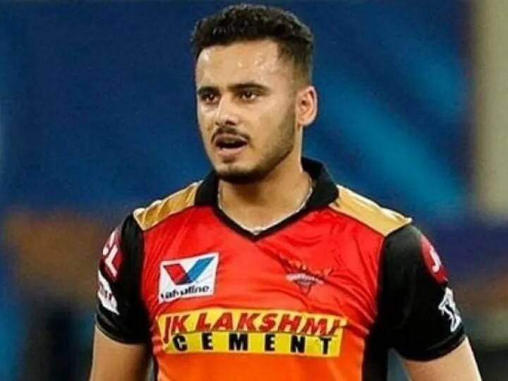 सनराइजर्स हैदराबाद ने बल्लेबाज अब्दुल समद को 4 करोड़ में रिटेन किया था. इस खिलाड़ी को केवल 2 मैचों में मौका दिया गया, जहां इन्होंने केवल 4 रन बनाए.