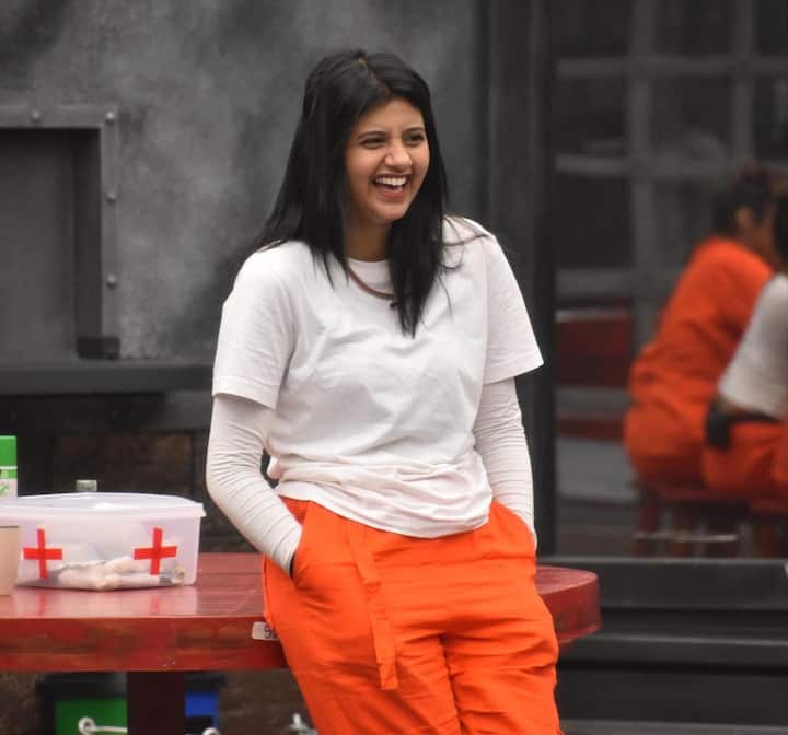 अंजिल अरोड़ा भी पहले दिन से इस शो में बनी हुई है. अंजलि फेमस इंफ्लुएंज़र तो हैं ही, लेकिन इस शो ने उनकी पॉपुलैरिटी को और बढ़ा दिया है.