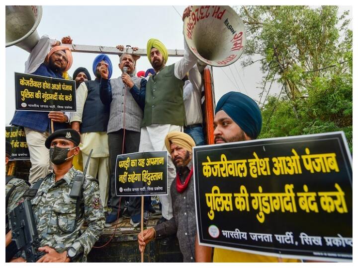 Protest Outside Kejriwal's Residence Over Tajinder Bagga's Arrest. AAP Says BJP Protecting Goons Protest Outside Kejriwal's Residence Over Tajinder Bagga's Arrest. AAP Says BJP Protecting Goons