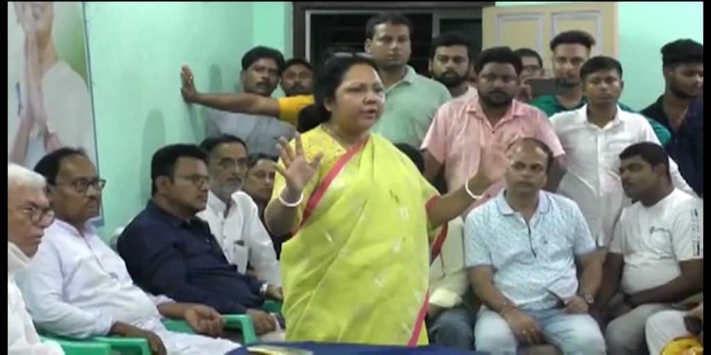 TMC Nadia Ranaghat TMC supporters showed protest against ranaghat district president over BJP Connection allegation TMC Inner Conflict : 'বিজেপি ঘনিষ্ঠতা'র অভিযোগ, রাণাঘাটে জেলা সভাপতির বিরুদ্ধে বিক্ষোভ তৃণমূলকর্মীদের একাংশের