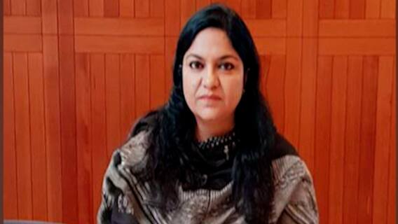 IAS Pooja Singhal Case: जानिए CM Hemant Soren से क्या है पूजा सिंघल का कनेक्शन और पूरा मामला