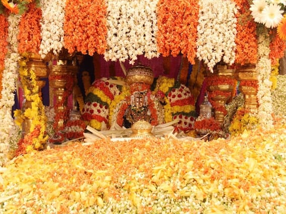 In Pics : తిరుమలలో శోభాయమానంగా కోదండరాముడి పుష్పయాగం In Pics : తిరుమలలో శోభాయమానంగా కోదండరాముడి పుష్పయాగం