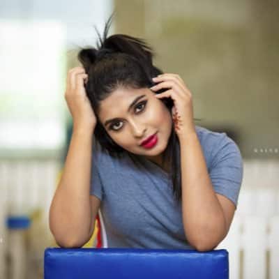 நடிப்பில் மேல் கொண்ட ஆர்வத்தால் மாடலிங்கிற்குள் வந்தார்
