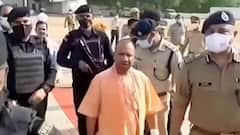 Jhansi: CM Yogi ने अधिकारियों को कानून व्यवस्था-विकास के मुद्दे पर क्या संदेश दिया?