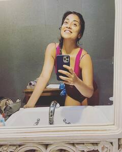 Shriya Sharan pics: ஃபேமிலி கோல்ஸ்... ஸ்ரேயாவின் க்யூட் இன்ஸ்டா புகைப்படங்கள்!