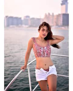 Neha Malik Latest Photos: भोजपुरी एक्ट्रेस Neha Malik ने बोट पर दिए कातिलाना पोज, तस्वीरें ने बढ़ाया इंटरनेट का पारा