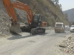 Char Dham Yatra 2022: श्रीनगर-चारधाम यात्रा शुरू, NH 58 के लैंडस्लाइड जोन बन सकता है यात्रियों के लिए मुसीबत, JCB तैनात