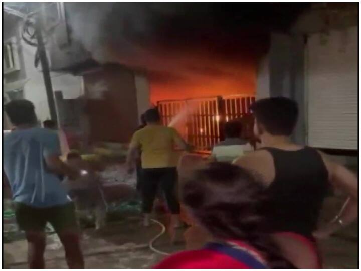 Madhya Pradesh: A fierce fire broke out in a two-storey building in Indore, 7 people including a woman burnt alive ANN Madhya Pradesh: इंदौर की दो मंजिला इमारत में लगी भयंकर आग, दो महिला समेत 7 लोग जिंदा जले