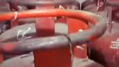 LPG Cylinder Price: जनता पर महंगाई की एक और मार, 50 रुपये बढ़े घरेलू गैस सिलेंडर के दाम