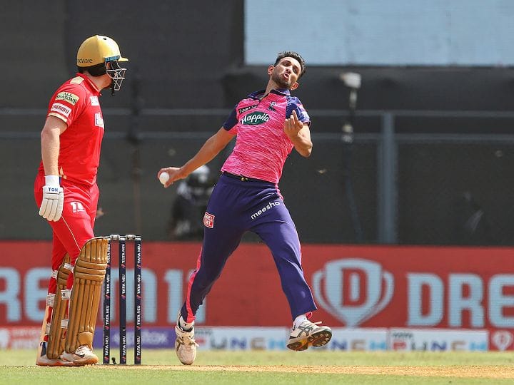 पंजाबच्या डावातील सहाव्या षटकात आर अश्विनच्या गोलंदाजीवर शिखर धवन झेल बाद झाला.