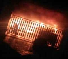 Indore Fire: इंदौर में तीन मंजिला इमारत में लगी भीषण आग, तस्वीरों में देखें भयावह हालात, 7 की मौत