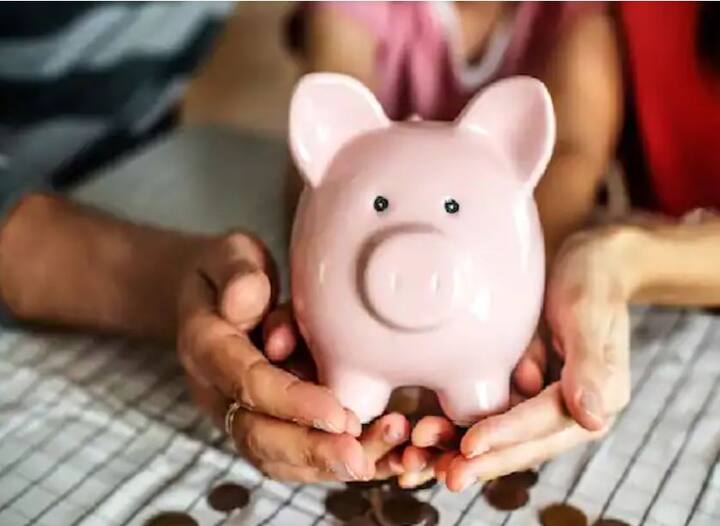 ਦੱਸ ਦੇਈਏ ਕਿ 10 ਸਾਲ ਤੋਂ ਵੱਧ ਉਮਰ ਦੇ ਬੱਚੇ ਇਸ ਖਾਤੇ ਨੂੰ ਆਪਣੀ ਮਰਜ਼ੀ ਨਾਲ ਚਲਾ ਸਕਦੇ ਹਨ। ਇਹ ਖਾਤਾ ਖੋਲ੍ਹਣ ਲਈ ਬੱਚੇ ਦਾ ਆਧਾਰ ਕਾਰਡ ਜ਼ਰੂਰੀ ਹੋਵੇਗਾ। ਇਸ ਵਿੱਚ ਖਾਤਾ ਖੋਲ੍ਹਣ ਲਈ KYC ਦੀ ਪ੍ਰਕਿਰਿਆ ਪੂਰੀ ਕਰਨੀ ਹੋਵੇਗੀ।ਆਧਾਰ ਕਾਰਡ ਦੇ ਨਾਲ-ਨਾਲ ਤੁਹਾਨੂੰ ਬੱਚੇ ਦੀ ਪਾਸਪੋਰਟ ਸਾਈਜ਼ ਫੋਟੋ ਵੀ ਚਾਹੀਦੀ ਹੋਵੇਗੀ।