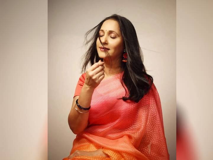 90च्या दशकांत अश्विनी भावे यांनी आपल्या सौंदर्याने सगळ्यांनाच मोहित केले होते. मराठीच नाही तर, हिंदी आणि कन्नड मनोरंजन विश्वातही त्या सक्रिय होत्या. आजघडीला जरी त्या मनोरंजन विश्वापासून दूर असल्या, तरी त्यांची गणना मराठी चित्रपटसृष्टीतील यशस्वी अभिनेत्रींमध्ये केली जाते.