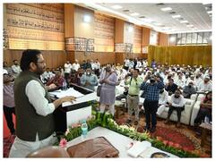 Haj Yatra 2022: मुंबई में हज यात्रा 2022 को लेकर ट्रेनिंग कैंप का उद्घाटन, केंद्रीय मंत्री नकवी बोले- हज यात्रियों पर ज्यादा बोझ न पड़े, इसकी कोशिश जारी