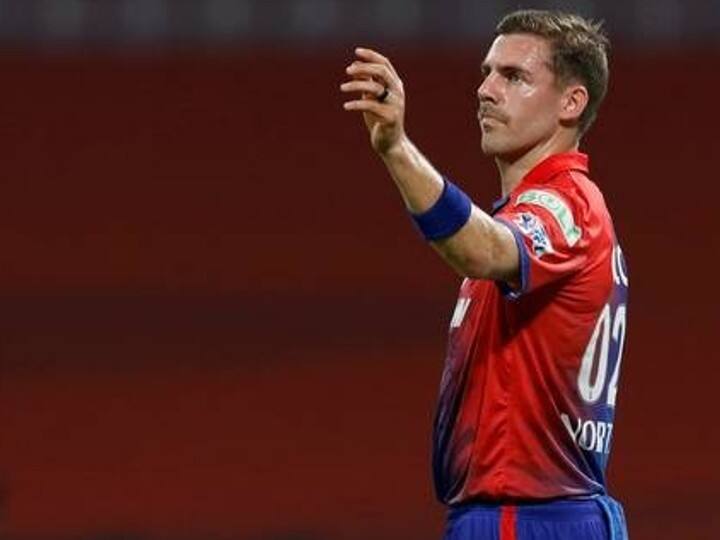 तेज गेंदबाज एनरिक नॉर्ट्जे को इस सीजन में अभी तक 2 ही मैच खेलने को मिले हैं. इन 2 मैचों में वह 70 रन लूटा कर केवल एक विकेट हासिल कर पाए हैं. इन्हें दिल्ली ने 6.50 करोड़ में रिटेन किया था.