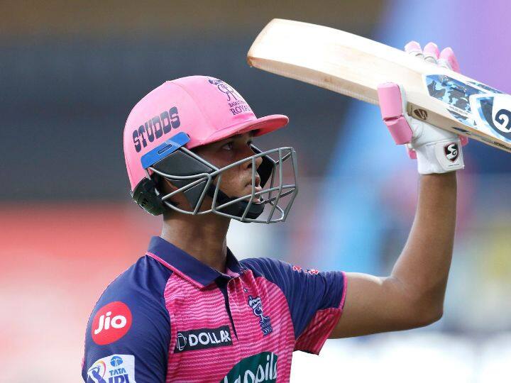 दरम्यान, यशस्वी जैस्वालनं संघाची एक बाजू संभाळत संघाचा डाव पुढे नेला. त्यानं 41 चेंडूत 68 धावांची वादळी खेळी केली