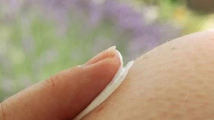 বিশেষজ্ঞদের মতে, সানস্ক্রিন শুধুমাত্র রোদে পোড়া থেকে ত্বককে রক্ষা করে না, ত্বকের উপর বার্ধক্যের ছাপ পড়াও রোখে। নিয়মিত সানস্ক্রিনের ব্যবহারে বলিরেখার আক্রমণ ঠেকিয়ে রাখা সম্ভব বলে মত তাঁদের।