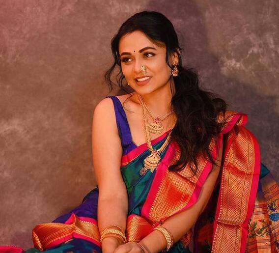 पारंपरिक वेशात खुललं प्रार्थना बेहेरेचं सौंदर्य!