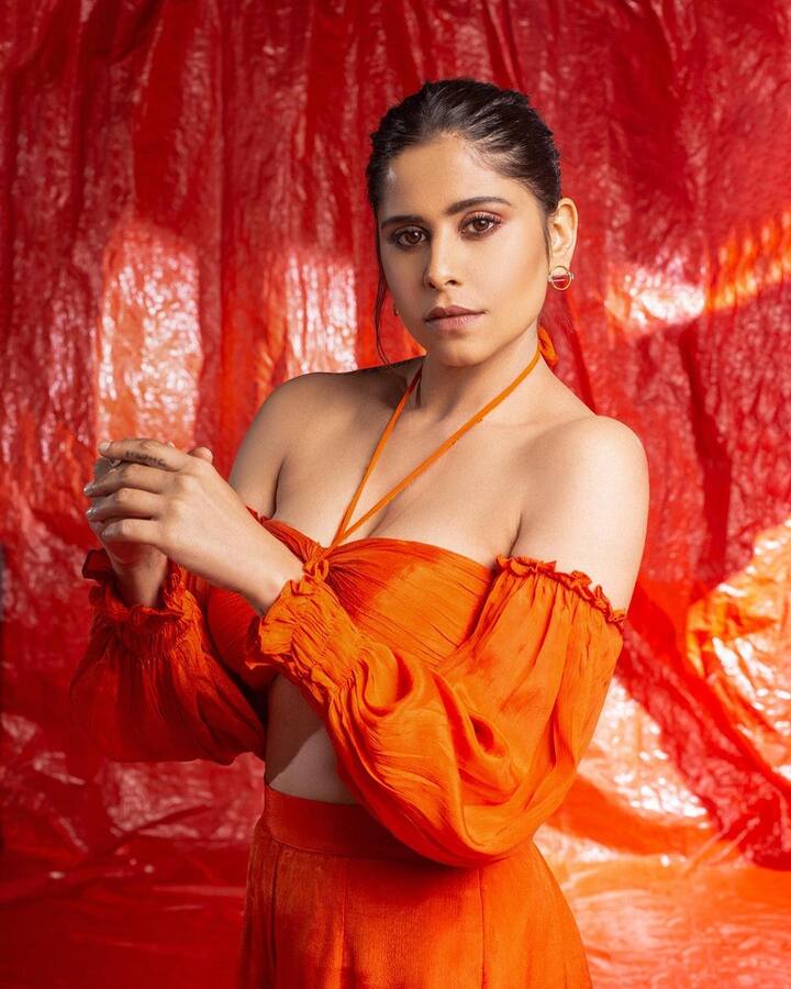 सईनं शेअर केलेल्या या फोटोला नेटकऱ्यांनी लाइक आणि कमेंट्स केल्या आहेत.  (sai tamhankar/instagram)