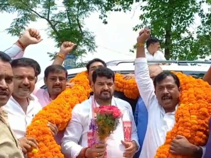 Gonda: राज ठाकरे को अयोध्या आने से रोकने के लिए सांसद बृज भूषण शरण सिंह बना रहे रणनीति, कहा- माफी मांगें तो बनेगी बात