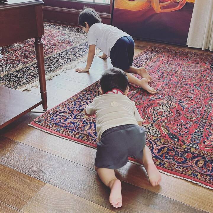 కరీనా కపూర్ ఇద్దరు కొడుకులు -Image credit: KareenaKapoor/Instagram
